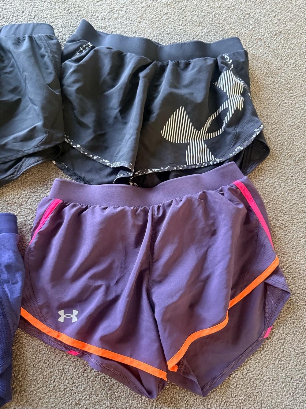 Lot of 4 Under Armour Women's Loose Fit Heatgear Athletic Shorts size S - Picture 6 of 7